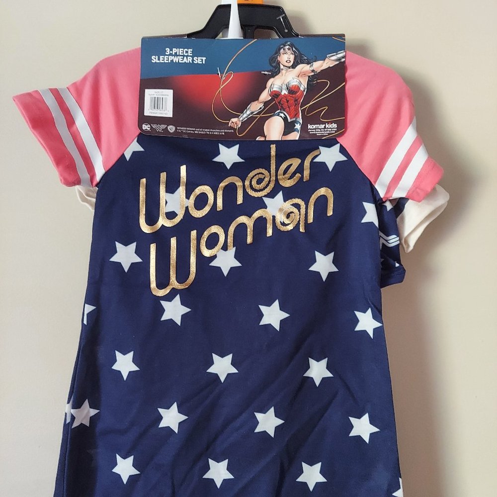 Brand new Girls wonderwoman sleepwear set